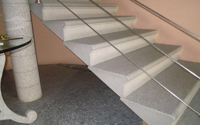 Ausführung in Luserna-Stein