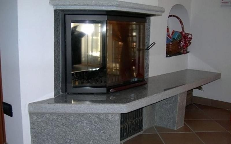 Ausführung in Luserna-Stein