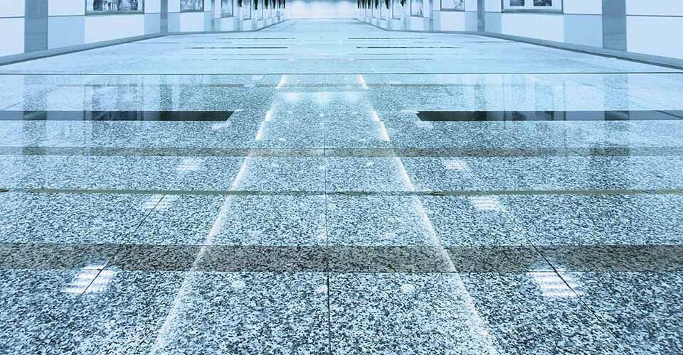 Pavimento in pietra di Luserna lucido