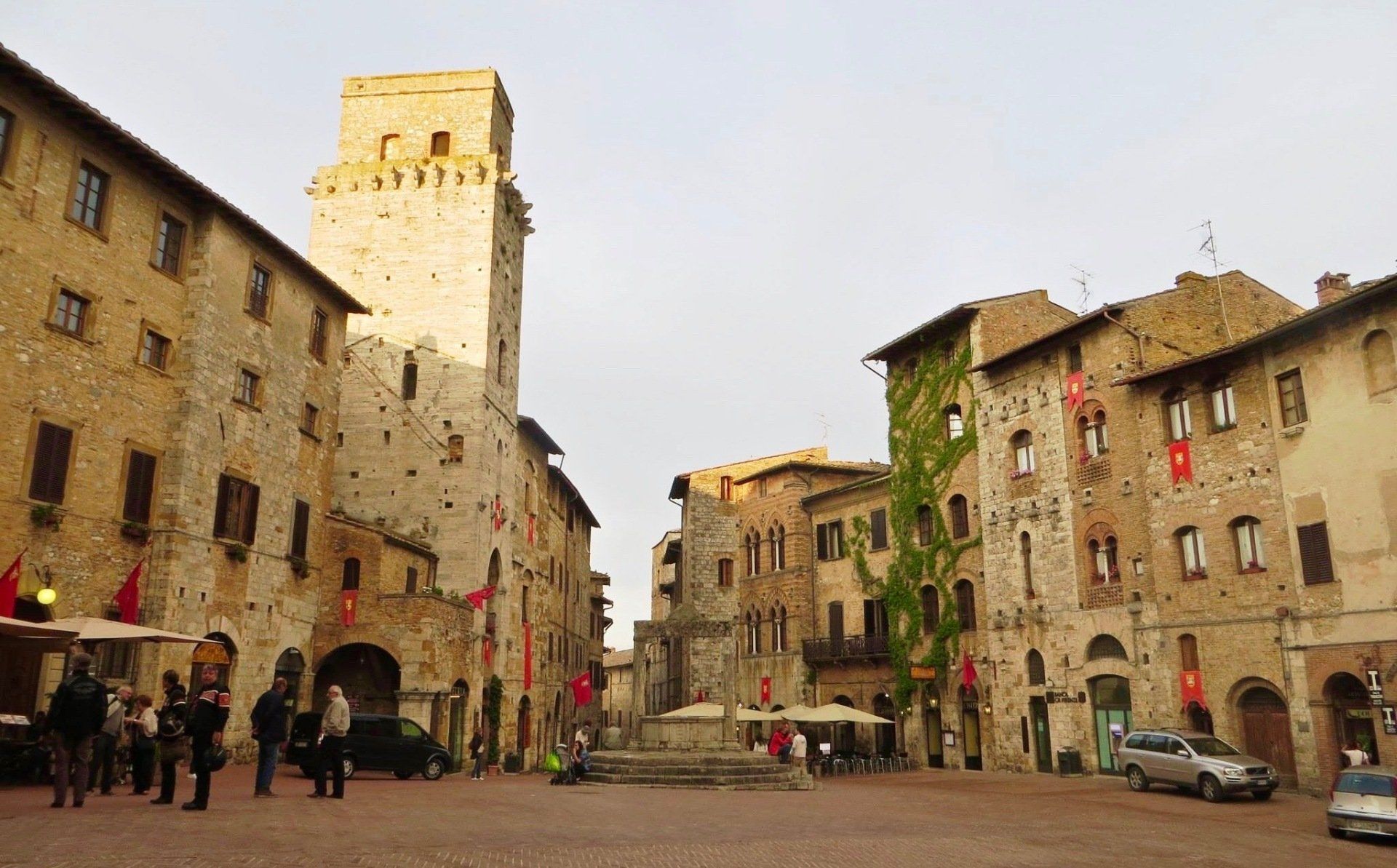 Piazza in San Gimignano, Tuscany
