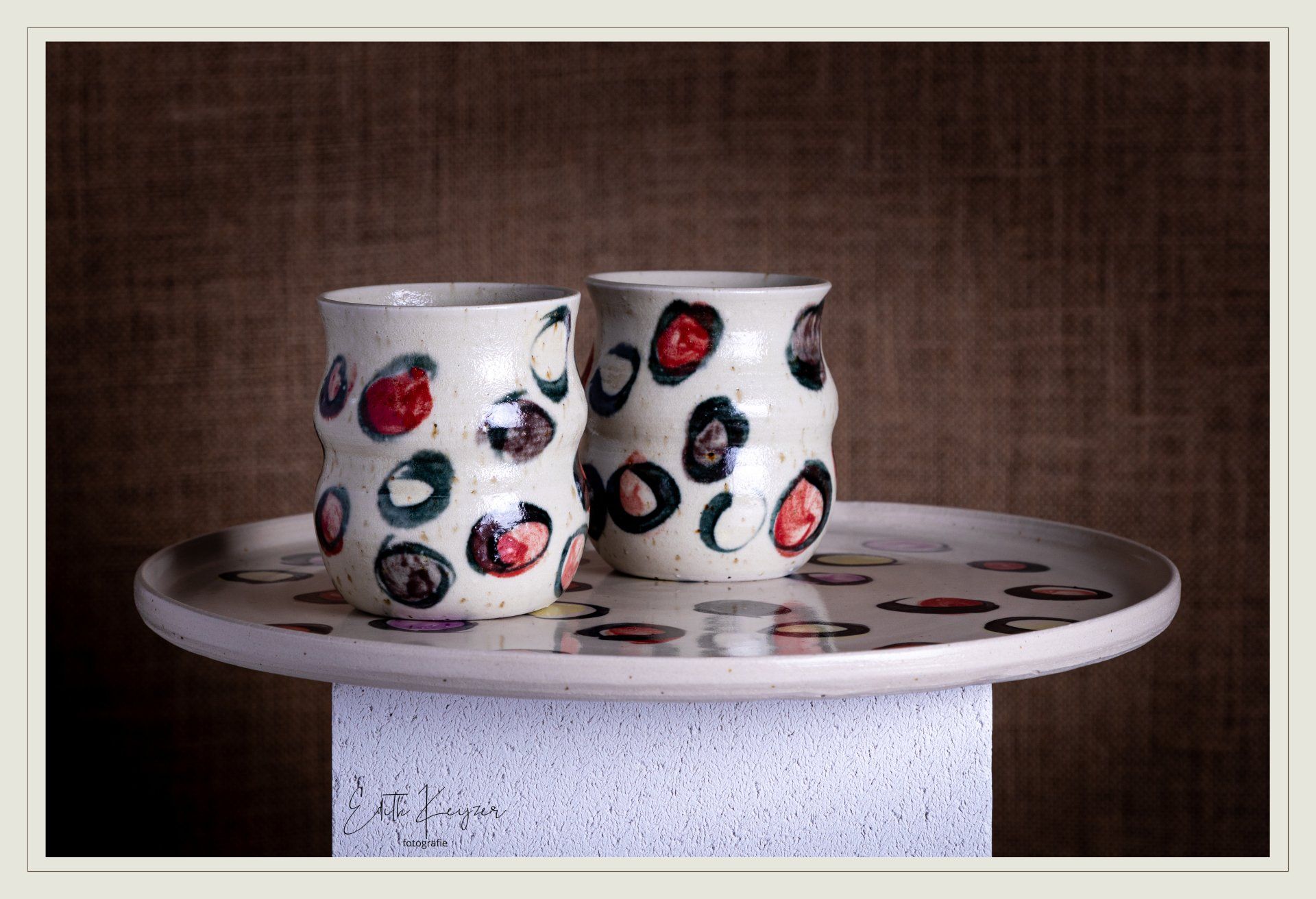 Schotel met mokken  i.o. Frederike Kruse