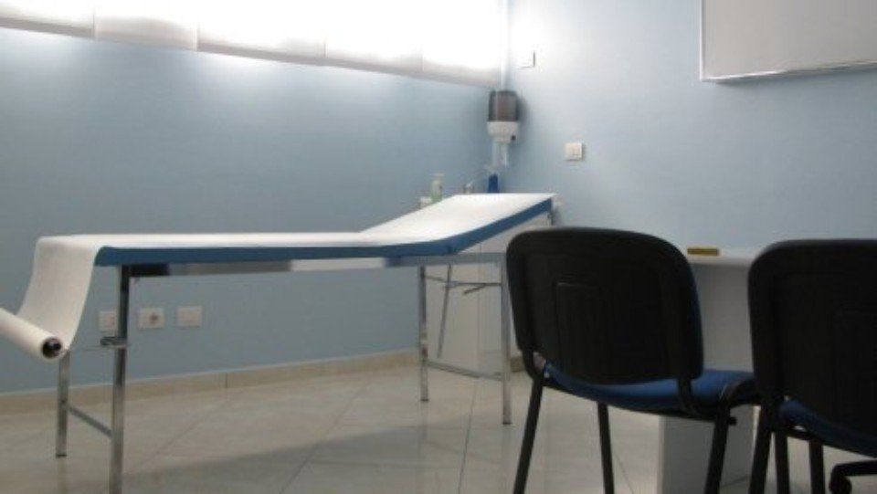 lettino per visite pazienti