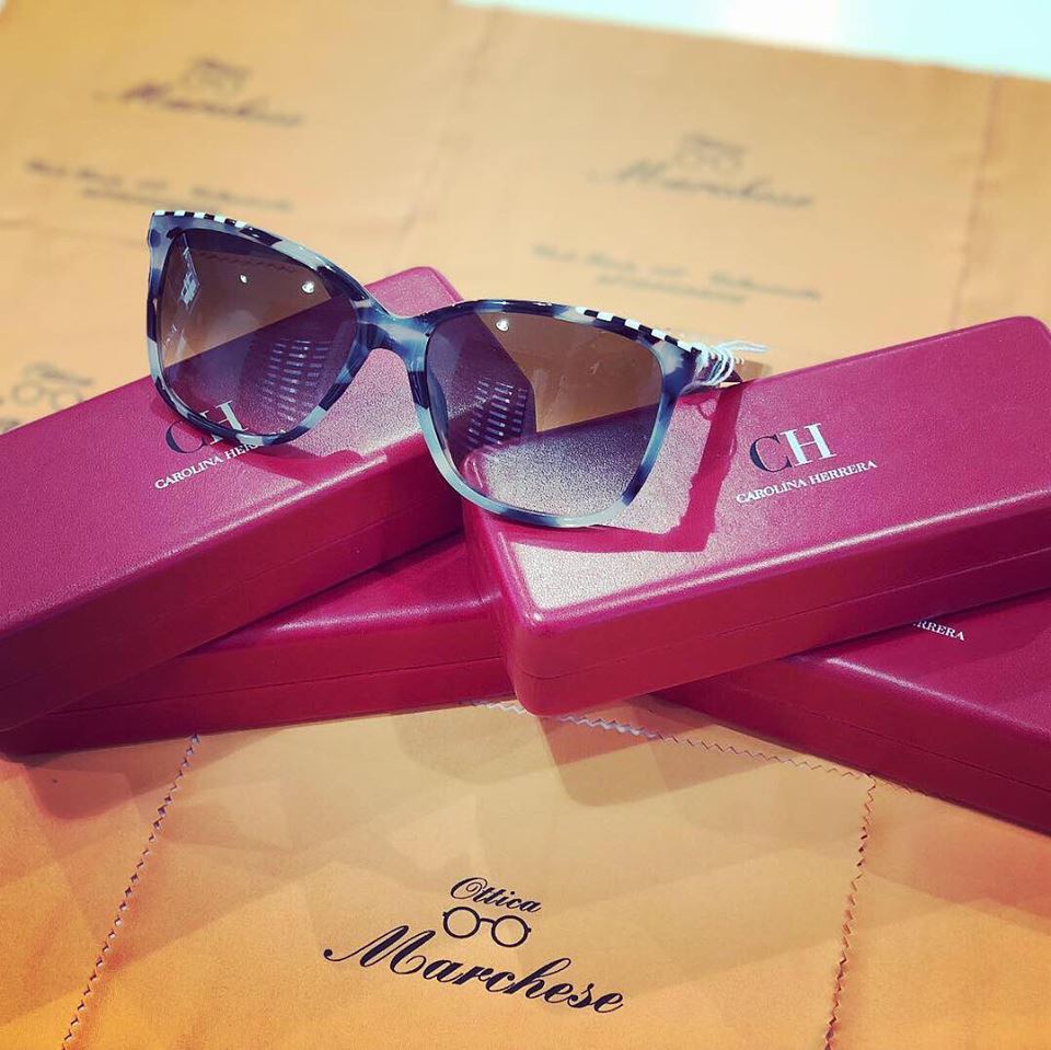 Occhiali da sole alla moda