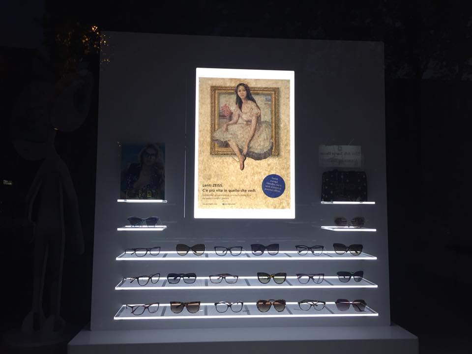 Vasto assortimento di occhiali da sole