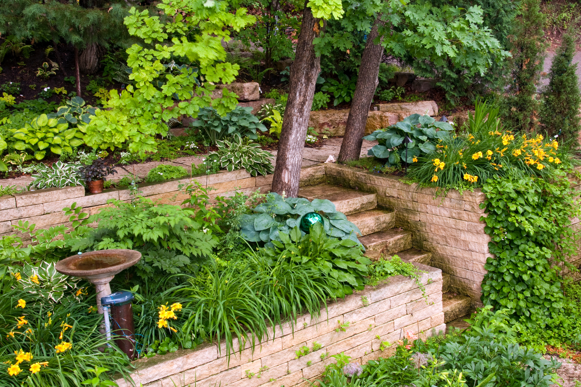 Retaining wall