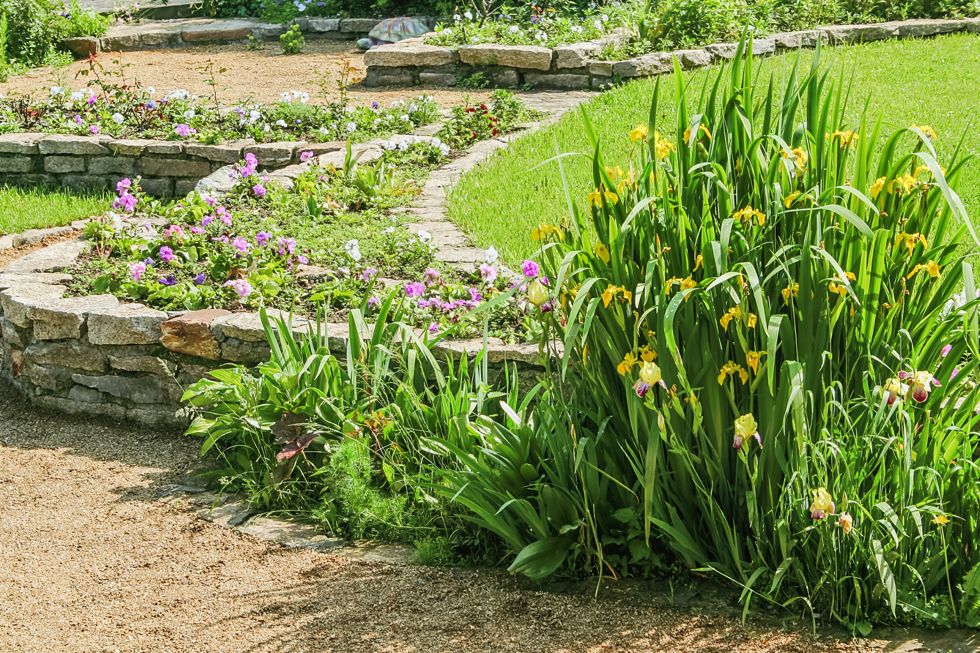 Retaining Walls for Beautiful Flower Beds