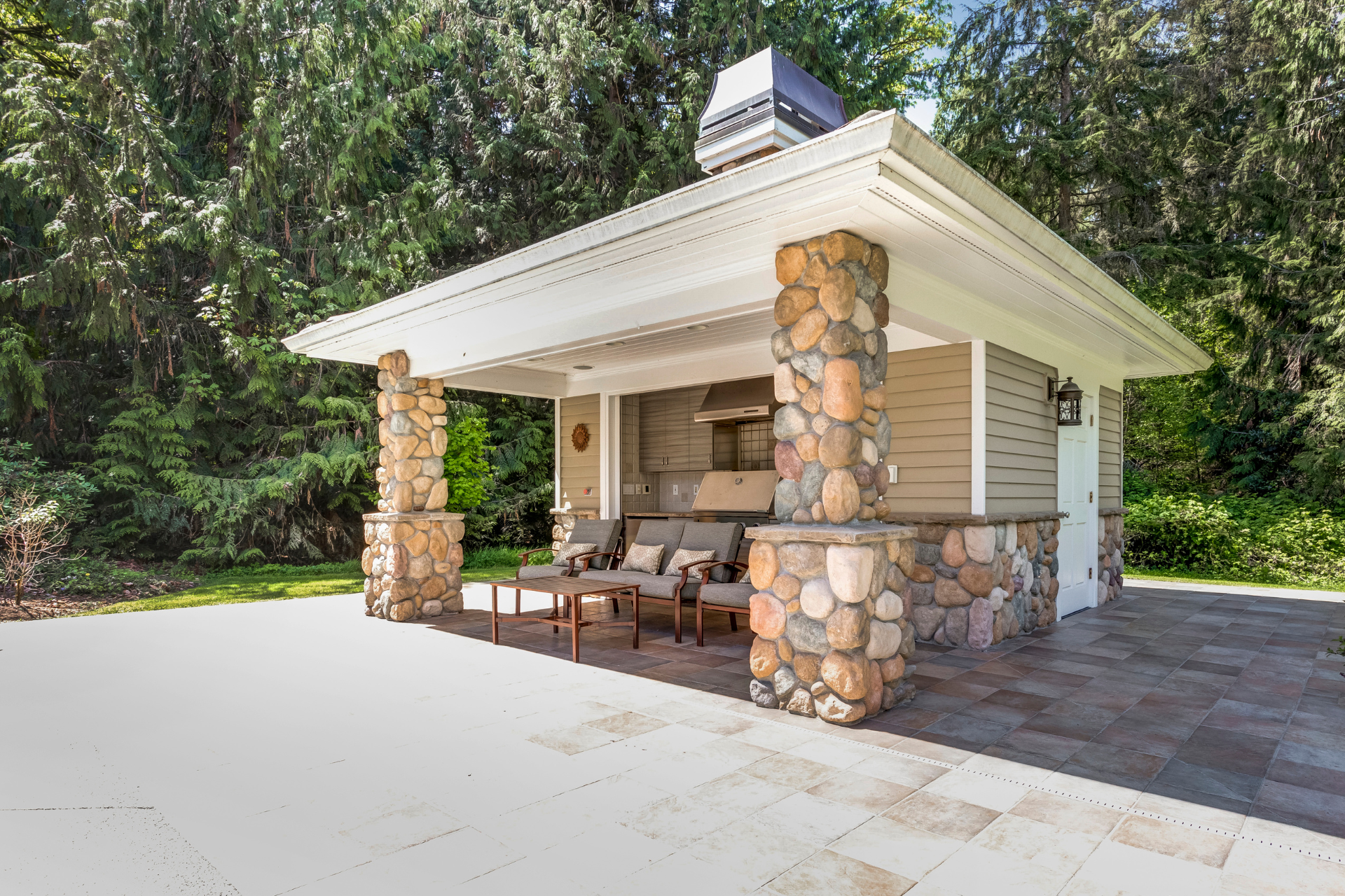 Outdoor Kitchen