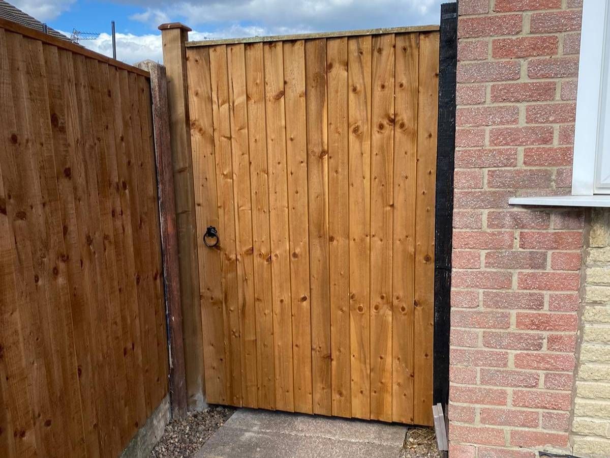 Nottingham Fencing new wooden side gate in Netherfield
