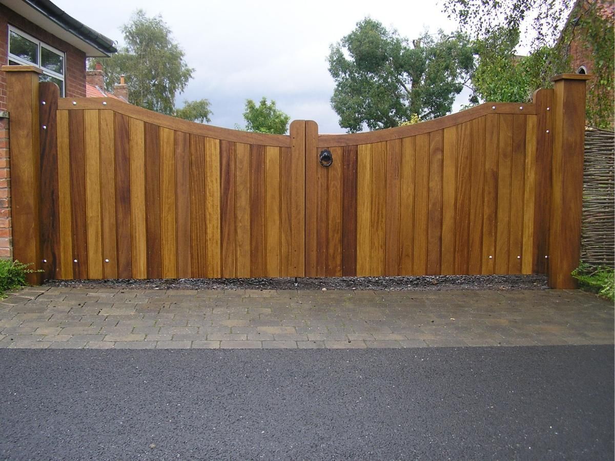 Nottingham Fencing option 1 wooden driveway gates
