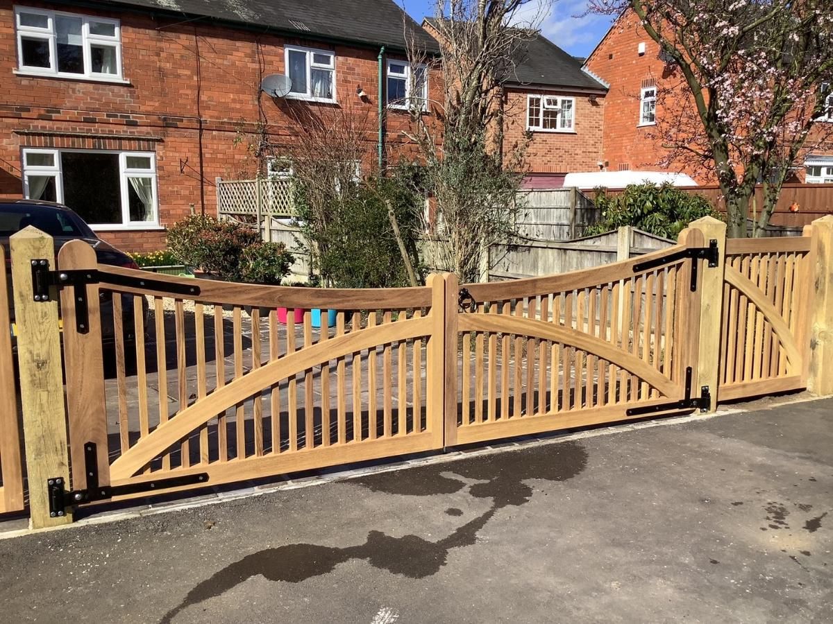 Nottingham Fencing option 4 wooden driveway gates