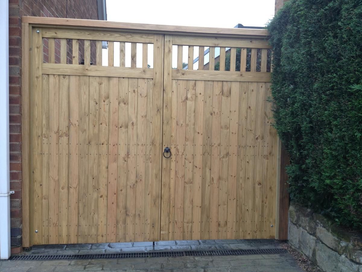 Nottingham Fencing option 5 wooden driveway gates
