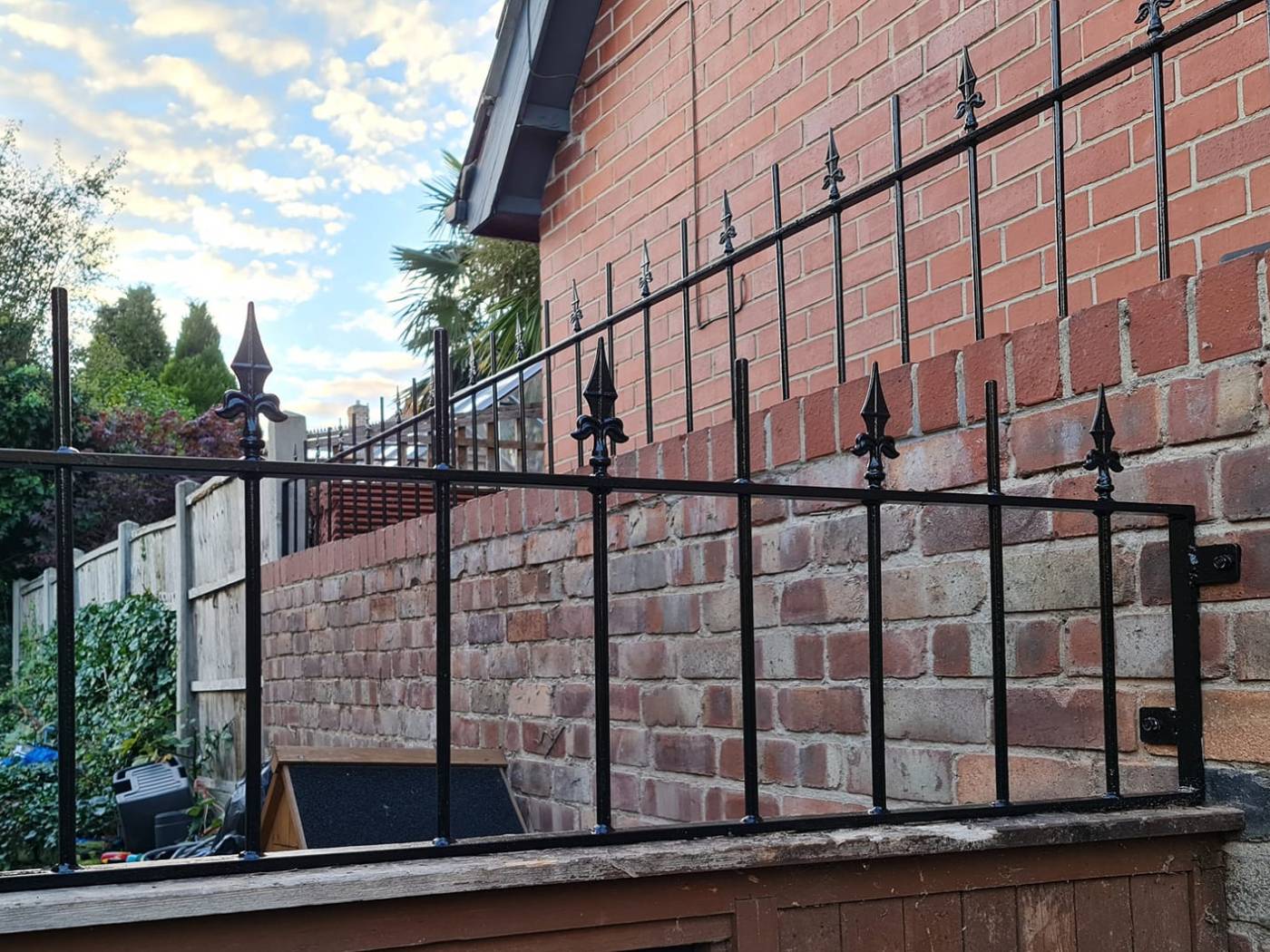 Nottingham Fencing metal railings for garden wall and gate