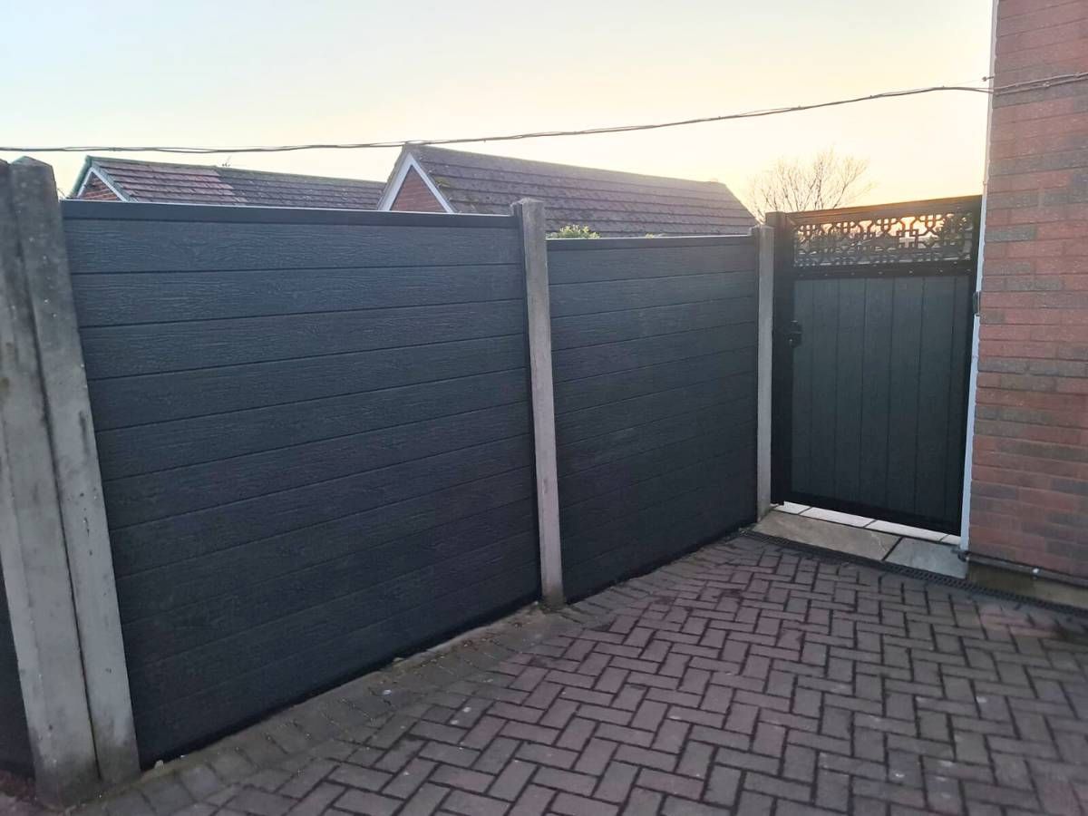 Nottingham Fencing replacement composite fencing and gate using existing concrete postsn-in-Ashfield trellis in Suttong-in-Ashfield