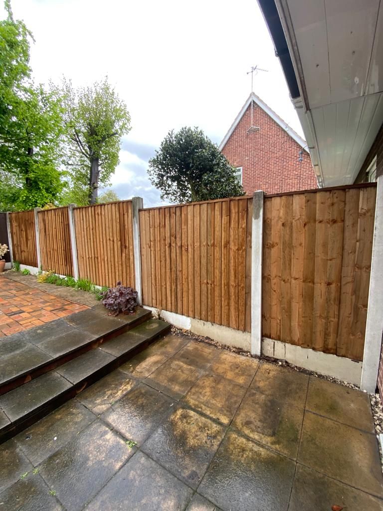 Nottingham Fencing replaced new  wooden panels in Hucknall