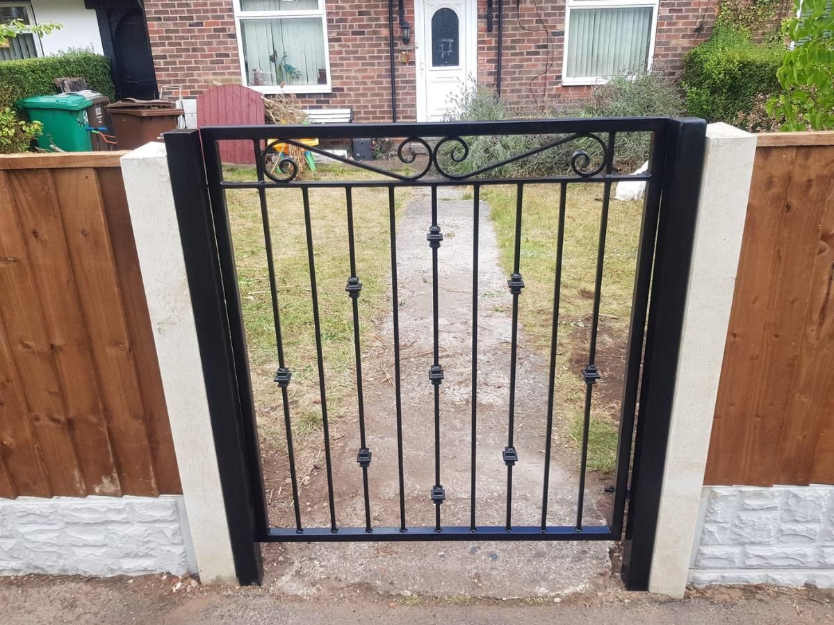 Nottingham Fencing flat top front garden metal gate