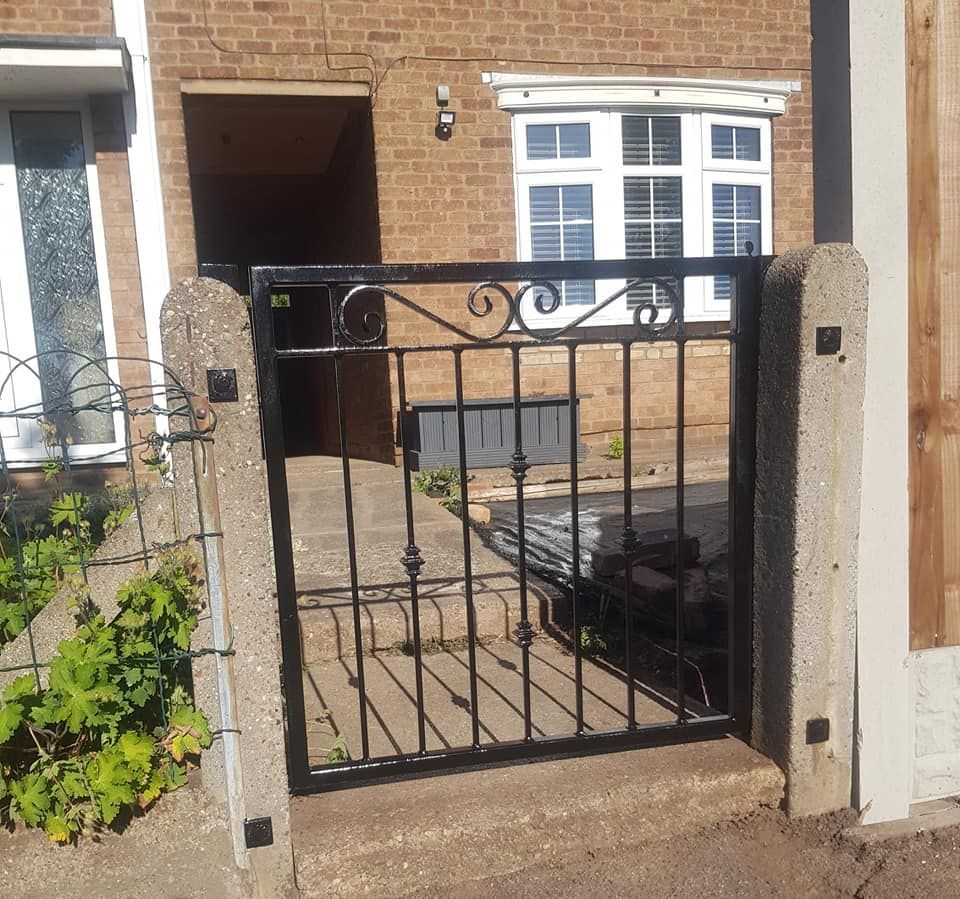 Nottingham Fencing front garden metal gate