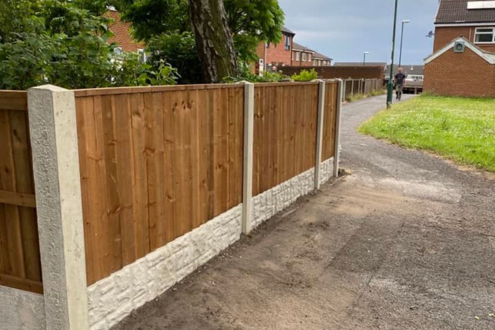 Replacement fencing in Top Valley