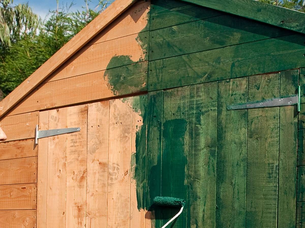 Nottingham Fencing painting a shed in Nottingham