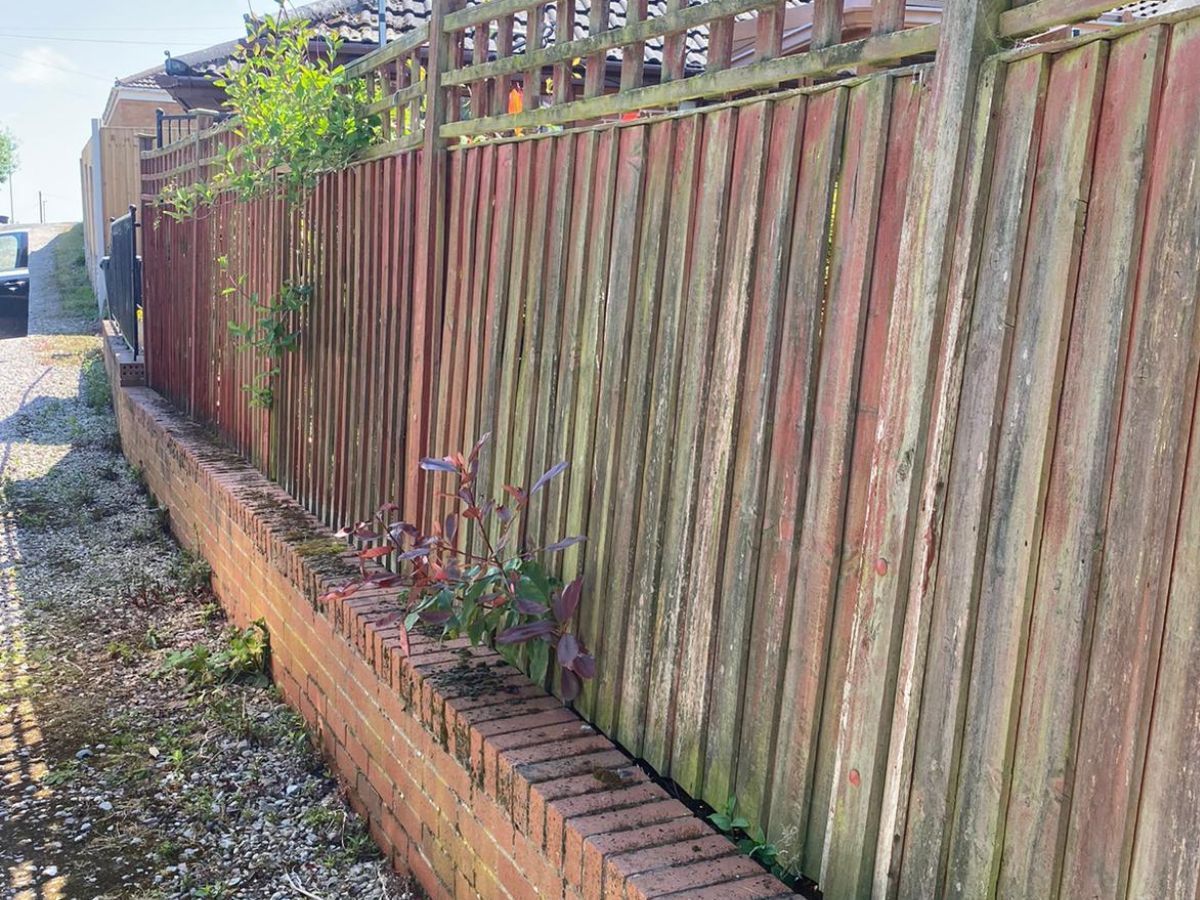 old fencing in Sneinton before removal by Nottingham Fencing