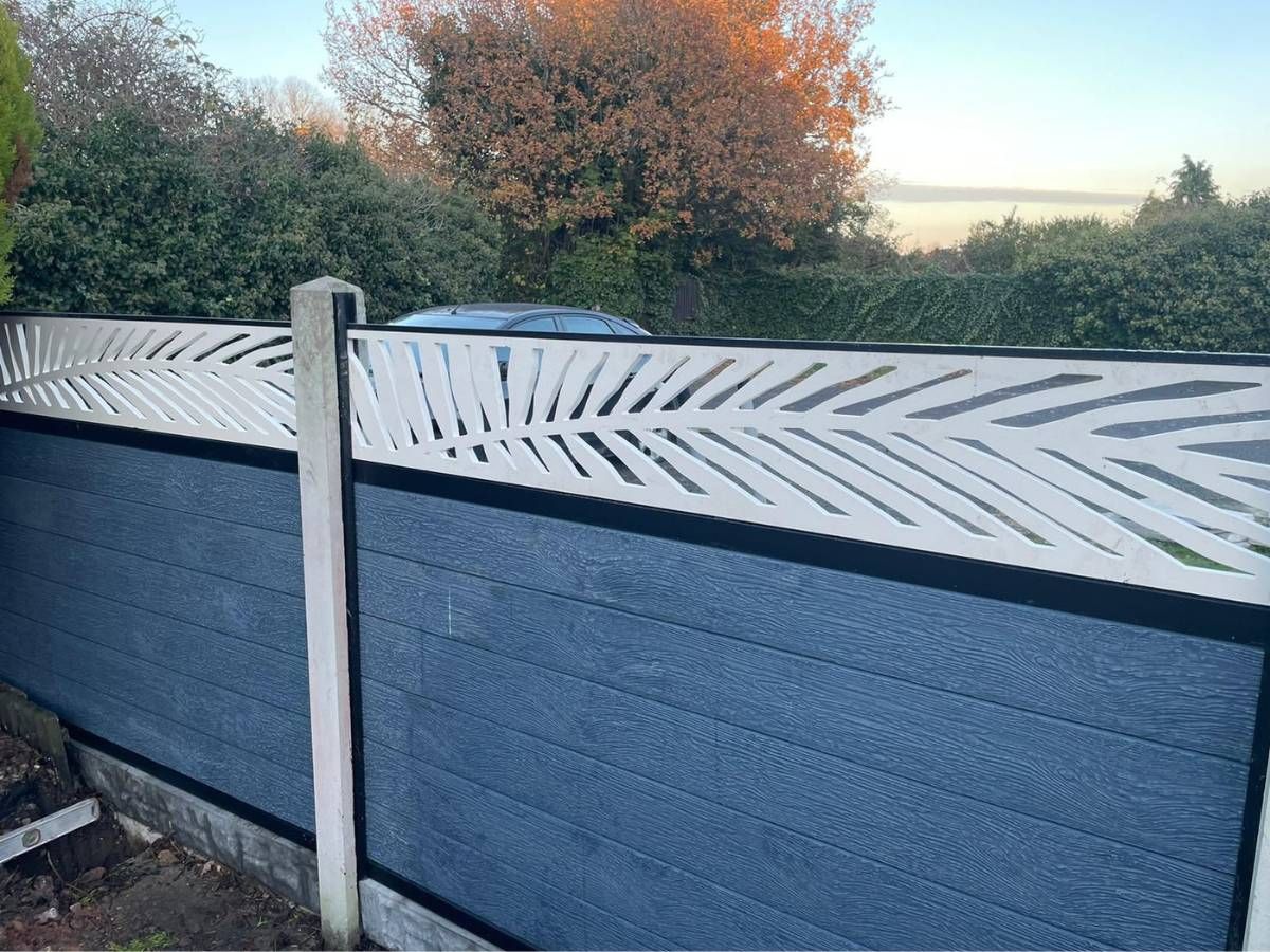 Nottingham Fencing close up of silver grey composite fencing with cream palm leaf screen trellis