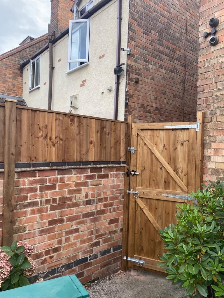 wooden gate in Nottingham with fencing to match height