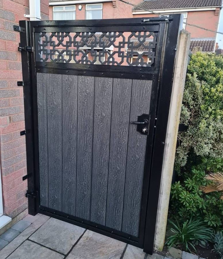 Nottingham Fencing grey composite side gate with decorative trellis top