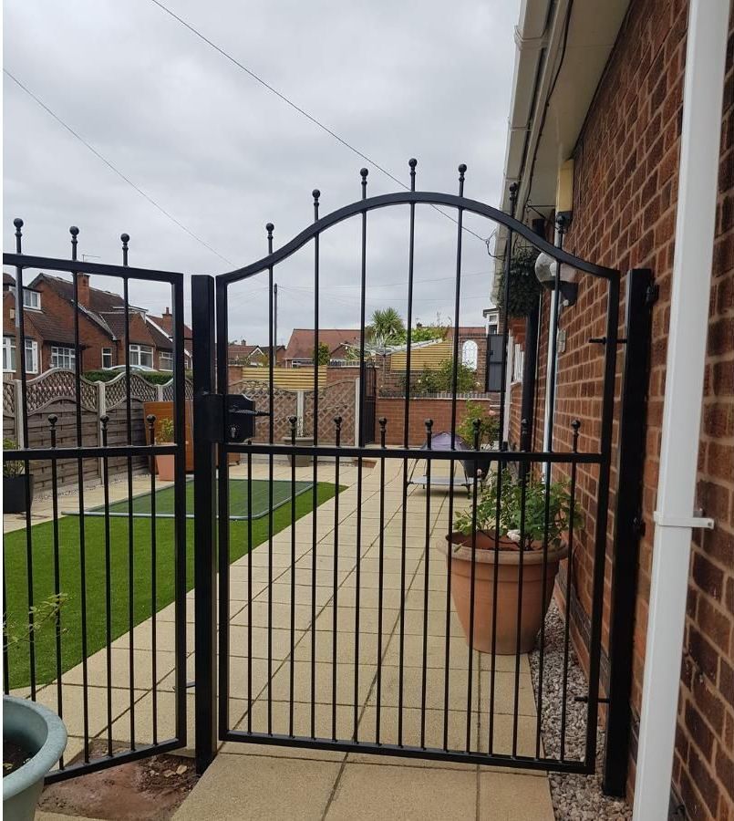 Nottingham Fencing arched metal side gate