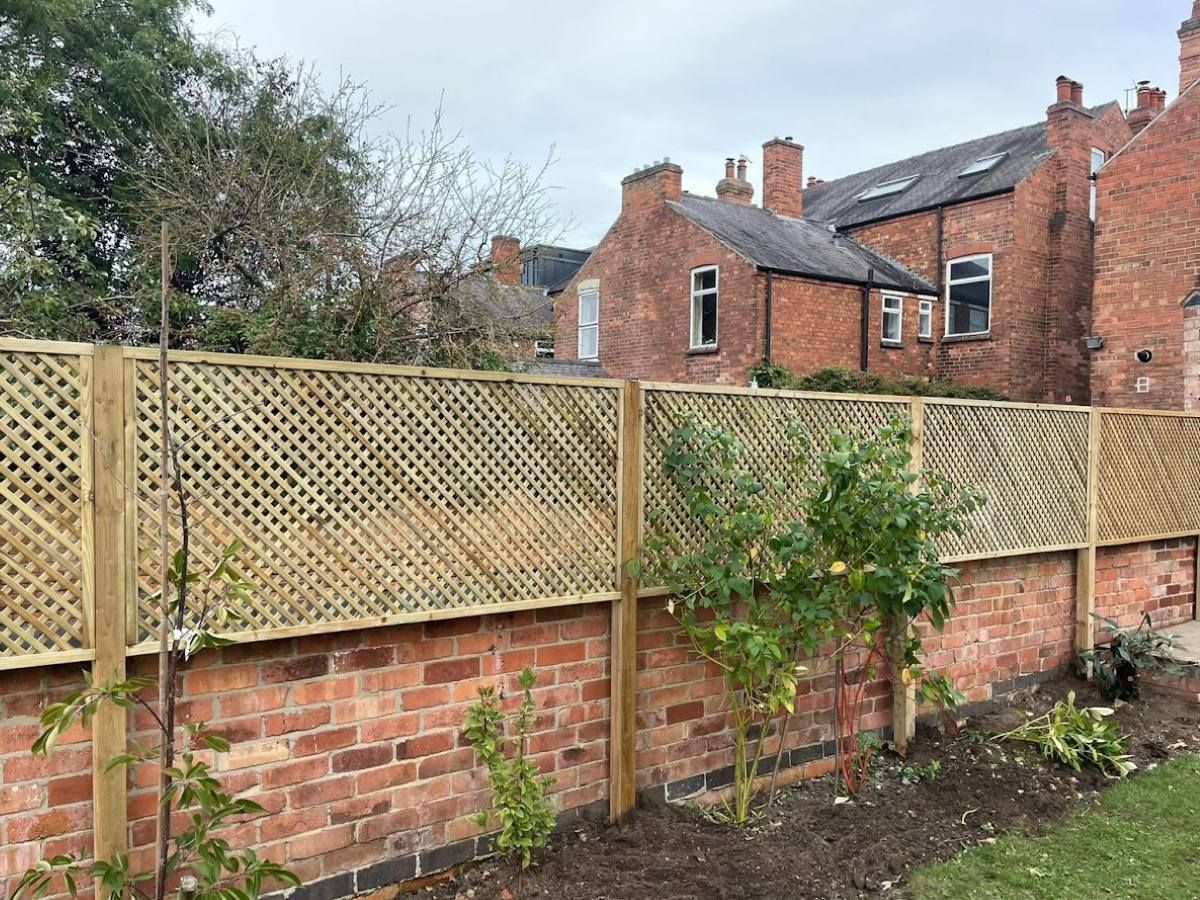 Nottingham Fencing trellis fencing with wooden fence posts in Clifton