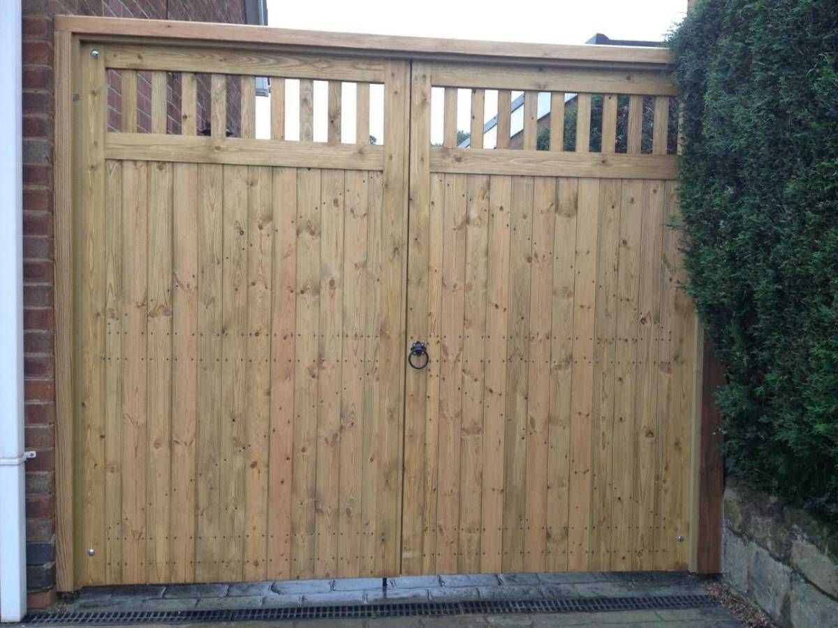 Nottingham Fencing wooden double gates installed in Calverton