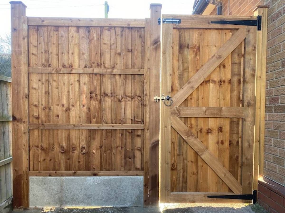 Nottingham Fencing inside view of side gate ad fence in Calverton