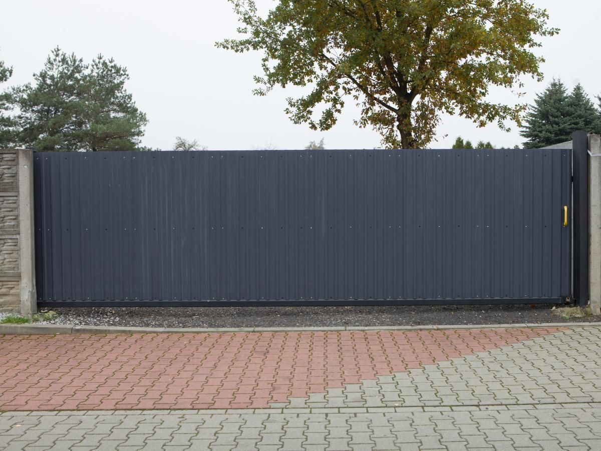 large single electric sliding gate in Nottingham