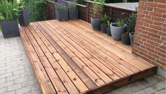 Nottingham Fencing decking area as part of landscaping