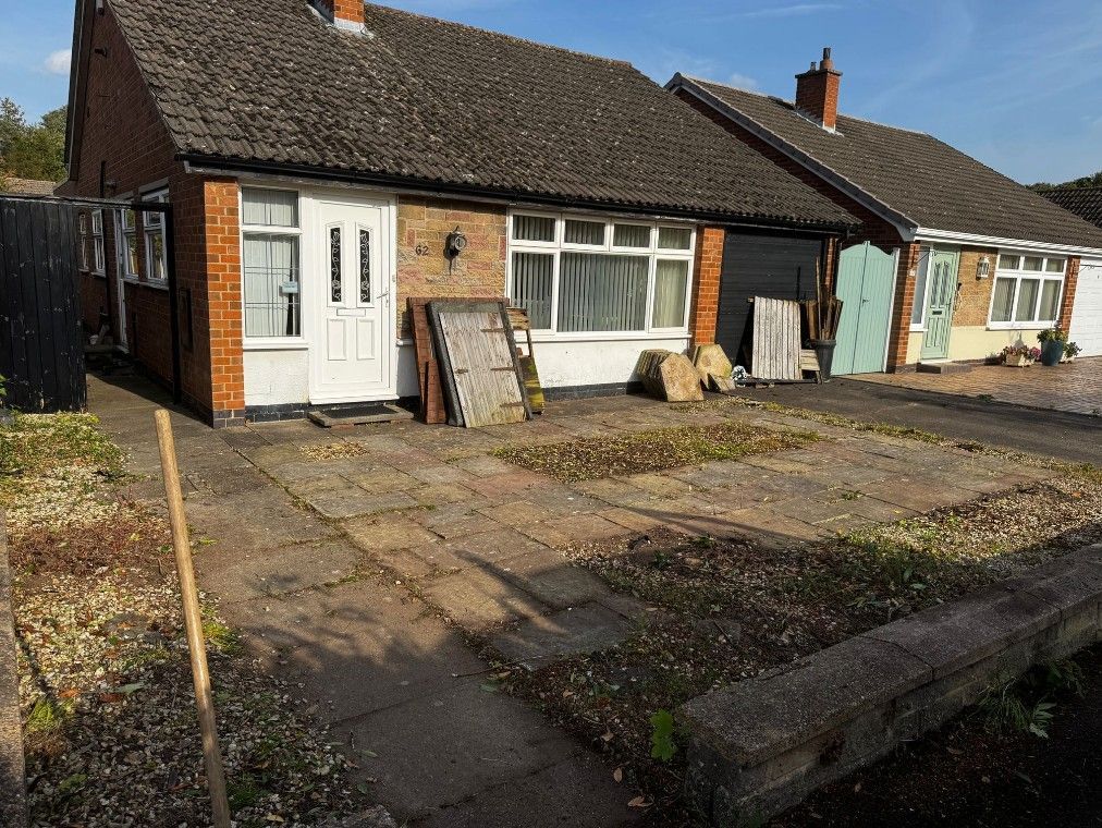 Nottingham Fencing after clearing all the green waste from the front garden of this client from Woodthorpe, Nottingham