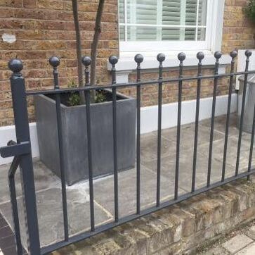 Nottingham Fencing Ball Top Vertical Bar Railings