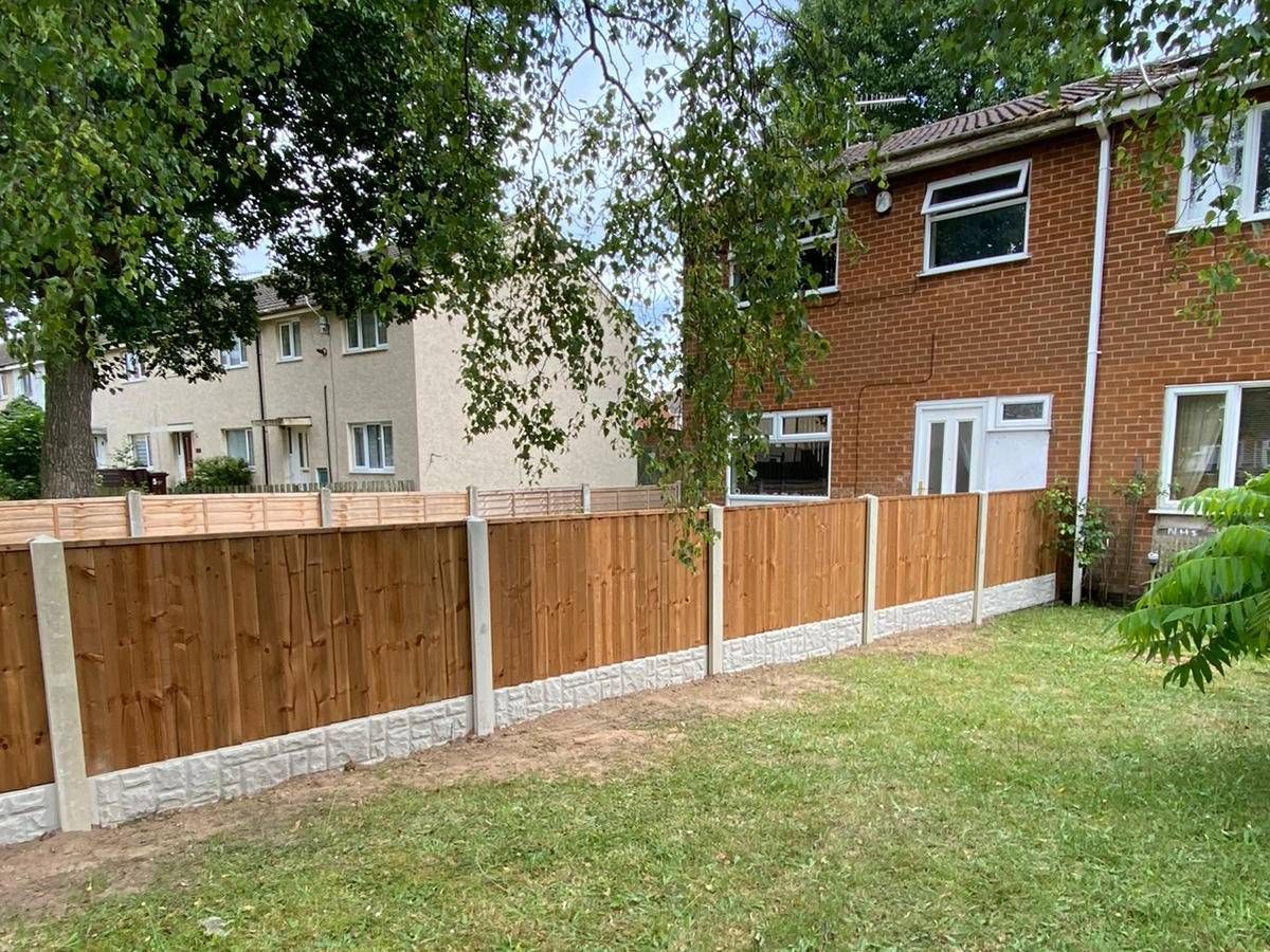 Nottingham Fencing replaced new wooden fence in Long Eaton