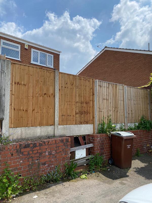 f replacement fencing on top of a wall in Top Valley Nottingham