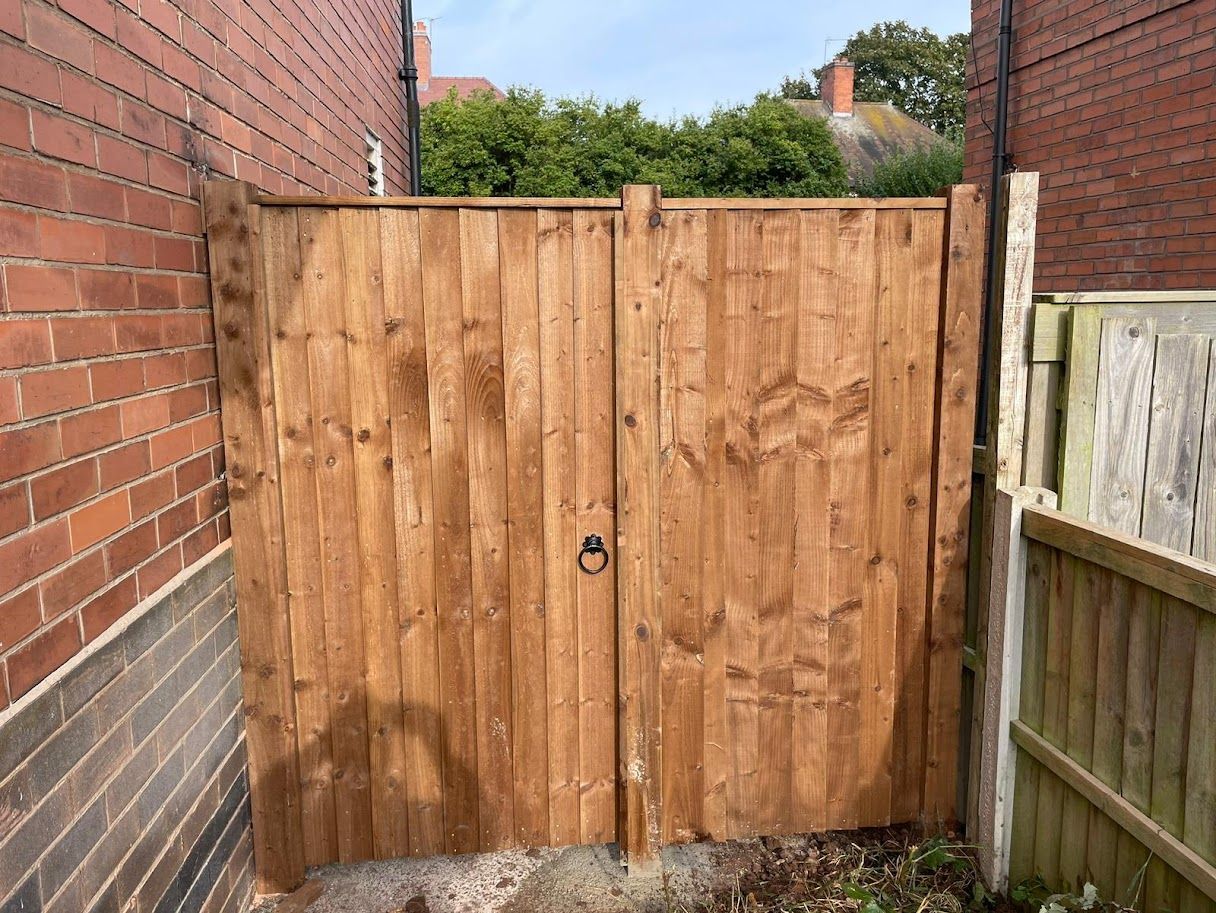 Nottingham Fencing outside view of side gate and fence in Arnold