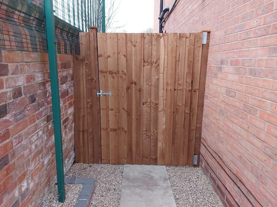 Nottingham Fencing front view of a wooden garden side gate fitted in Sneinton Nottingham