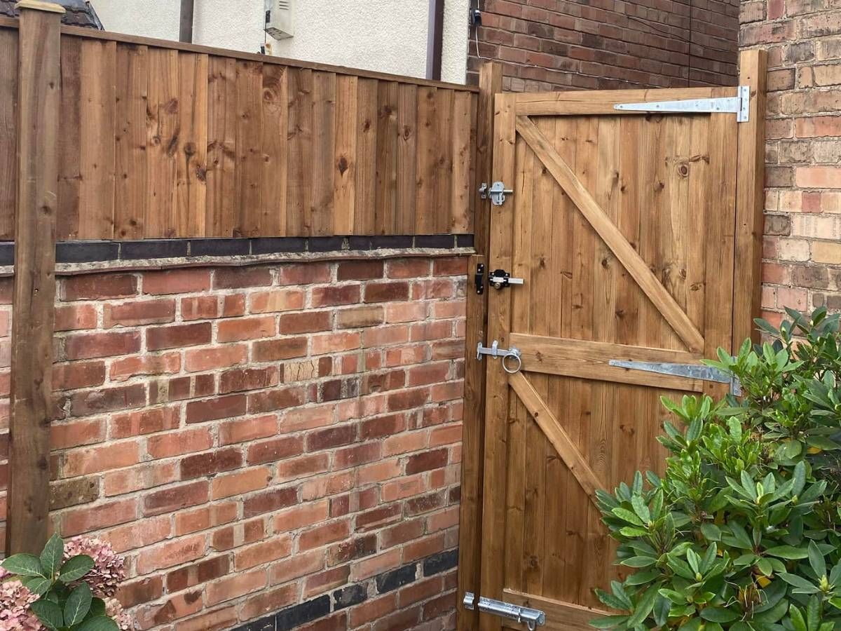 Nottingham Fencing new gate and wall fence in Long Eaton