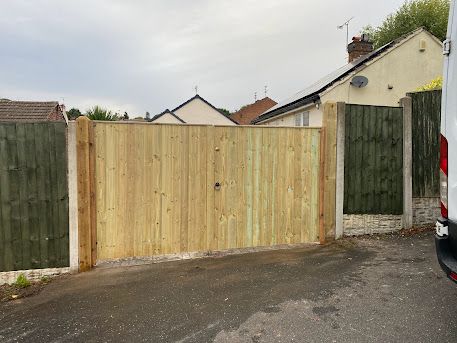 Nottingham Fencing wooden double gates installed in Arnold