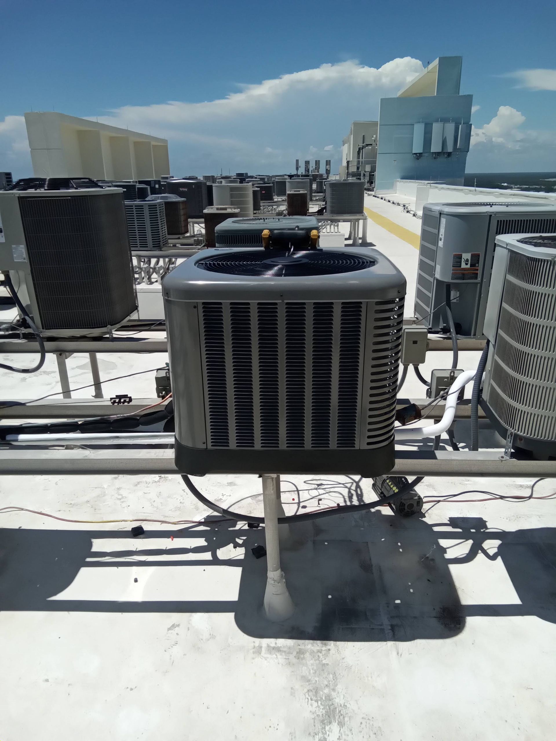 A large air conditioner is sitting on top of a roof.