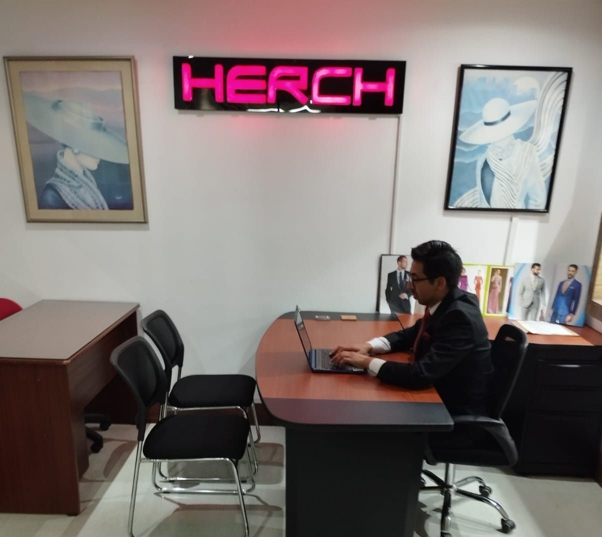 Parte interna de HERCH UNIFORMES EMPRESARIALES Y ALTA COSTURA