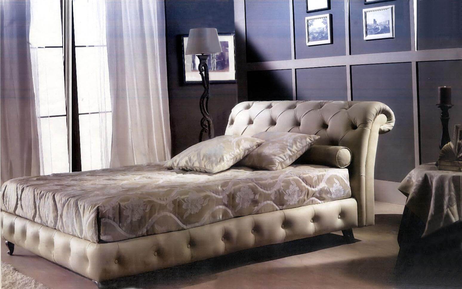 chaise longue rivestita in tessuto grigio