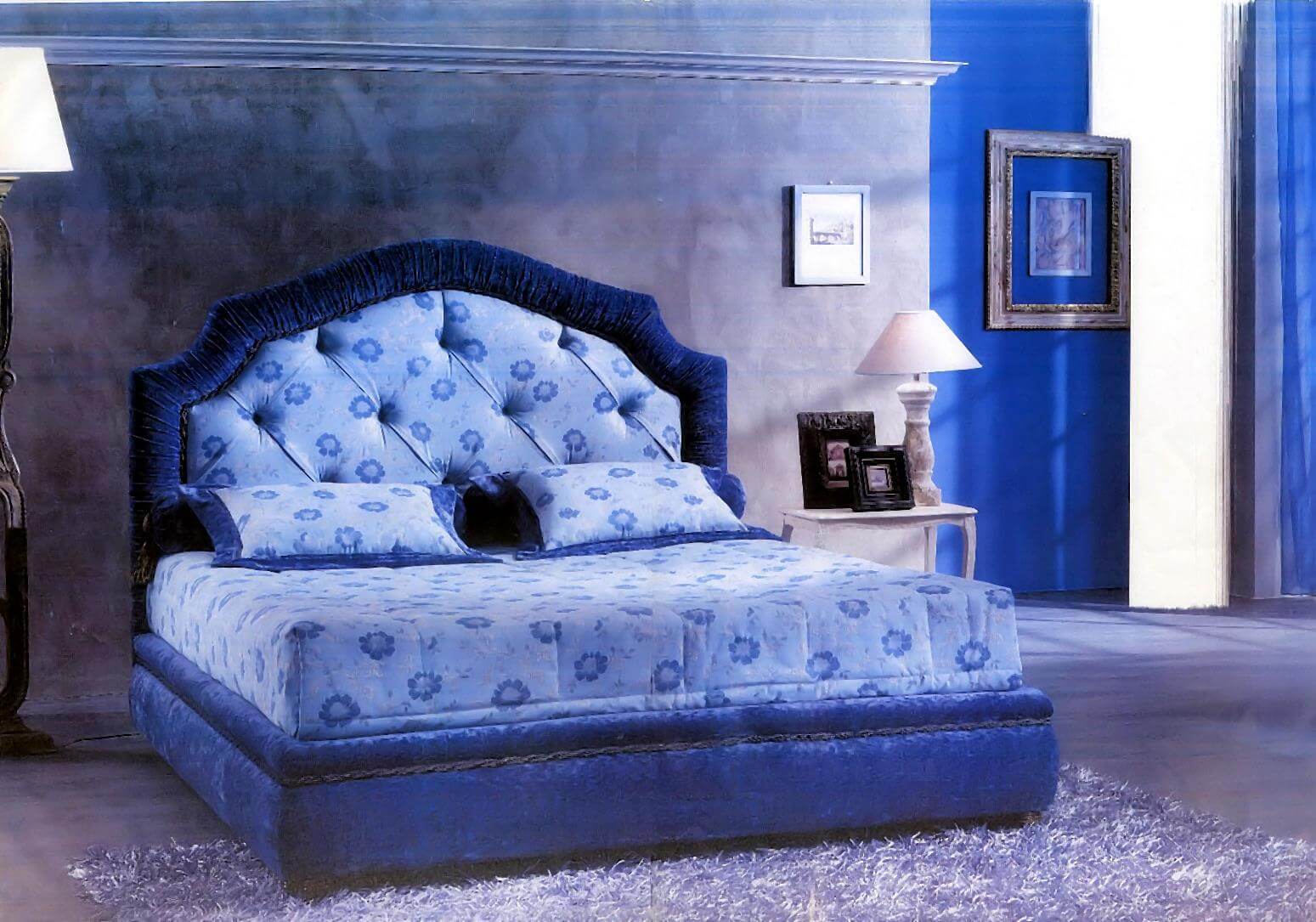 struttura letto rivestita in tessuto con testiera imbottita