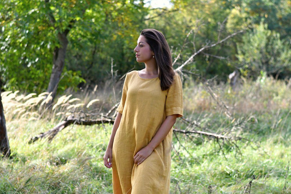 Lange linnen jurk met mouwen geel