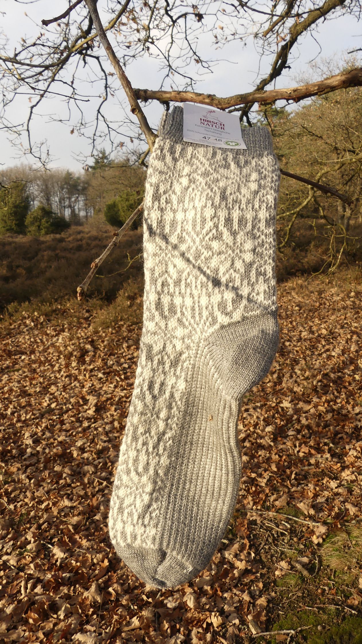 Wollen sokken met Noors motief  grijs-wit