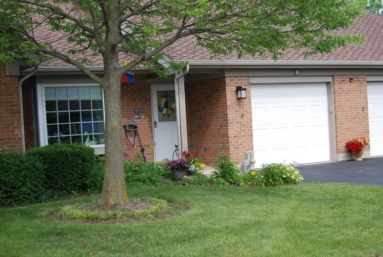 Front yard of the independent living community at Tabor Hills Healthcare in Napierville, IL.