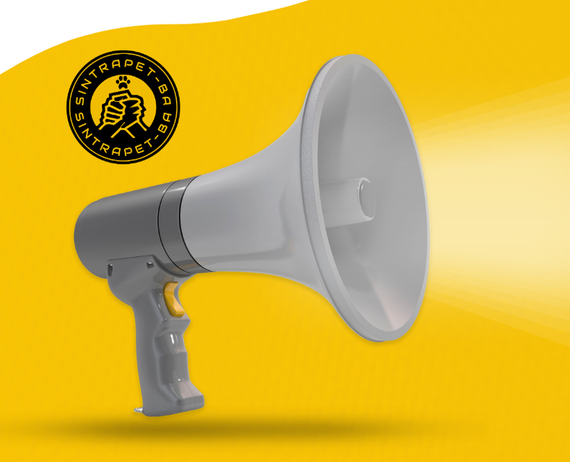 Uma mão segura um megafone com as palavras comunicado importante escritas nele.