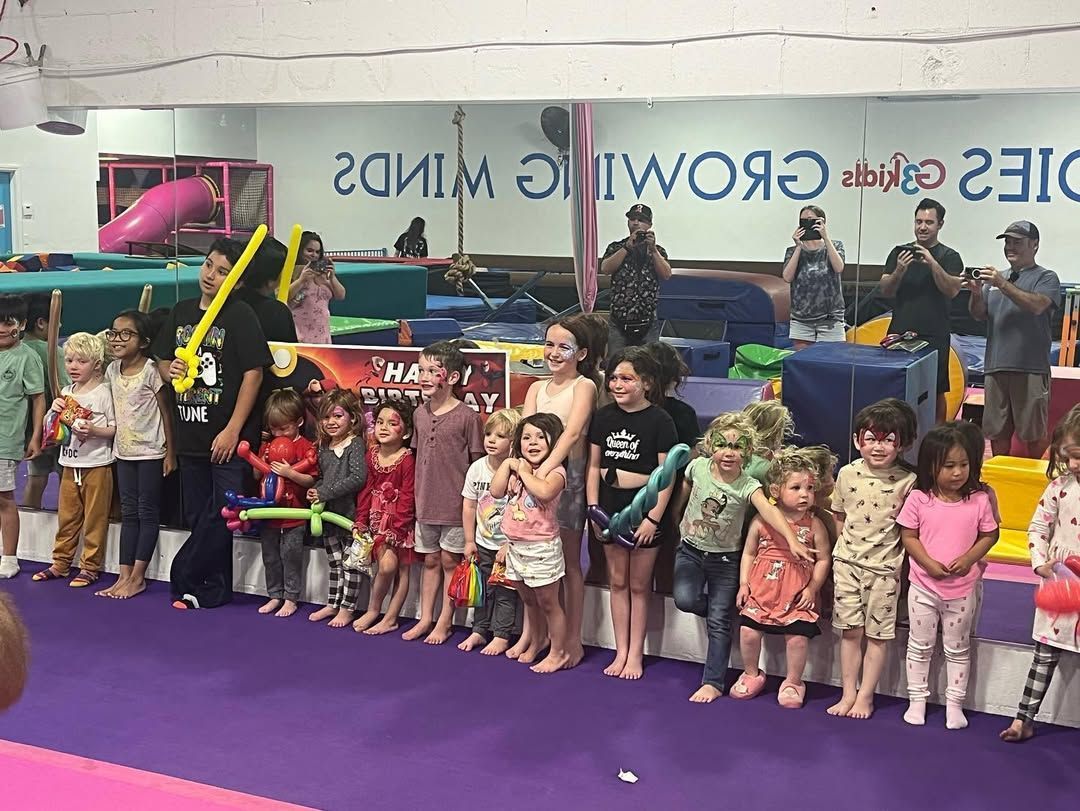 A group of children are standing next to each other in a gym.