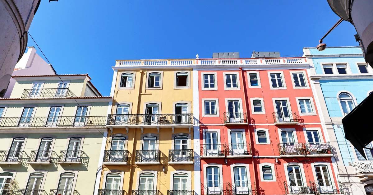 Panoramic view of Lisbon's charming architecture and vibrant neighbourhoods.